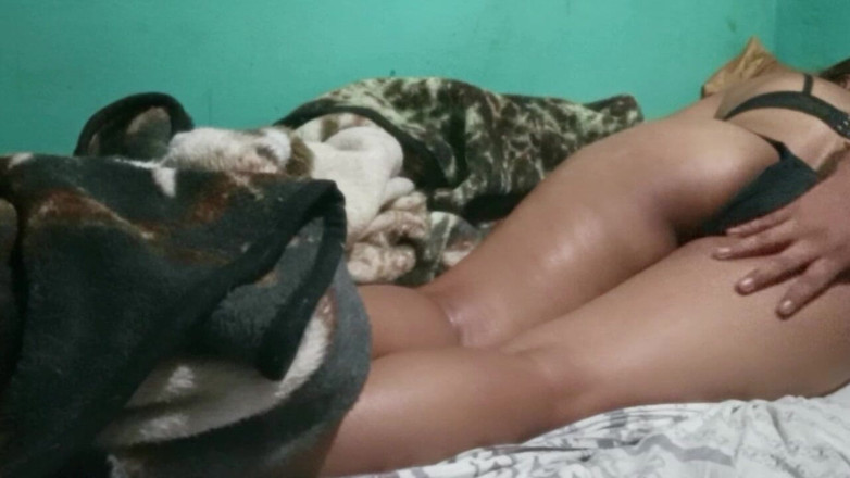BigassMILF40: Massagem para uma morena rabuda tamil termina em foda