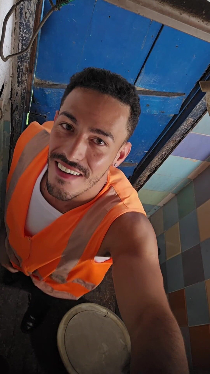 TheBlacKHunterr: Banheiro Da Obra Virou Putaria