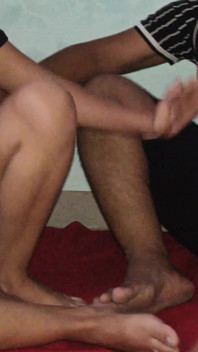 Tem sua bunda incrível fodida na casa da namorada