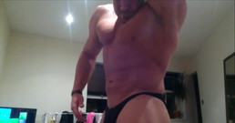 Jack stacked: 체육관에서 땀을 흘리는 근육 숭배 후