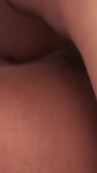 Dövmeli zenci orta yaşlı seksi kadın kalın beyaz yarağa biniyor