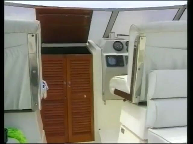 Real porno and movies XXX: Dua kawan sedang bercuti di Ibiza dan mengongkek awek panas.