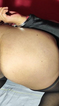 La Policía Le Da Un Y Ella Termina Chorreando