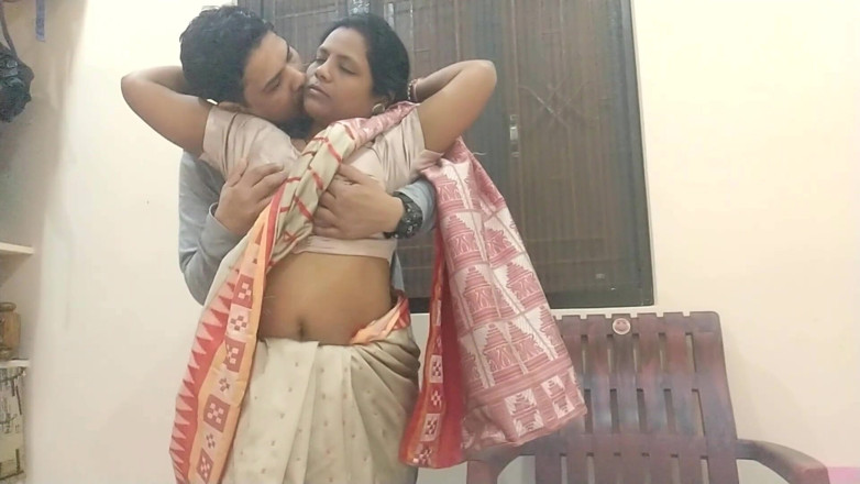Popmini: Indian Horny It Professor Hot Sex in Beautiful Saree with...