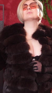 Colecția mea de haine de blană sexy - partea 1 - fetiș cu matură sexy Arya Grander