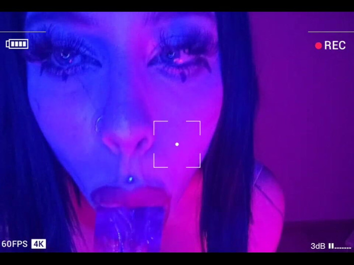 Peachgardens: Bu neon odasında, sadece biz