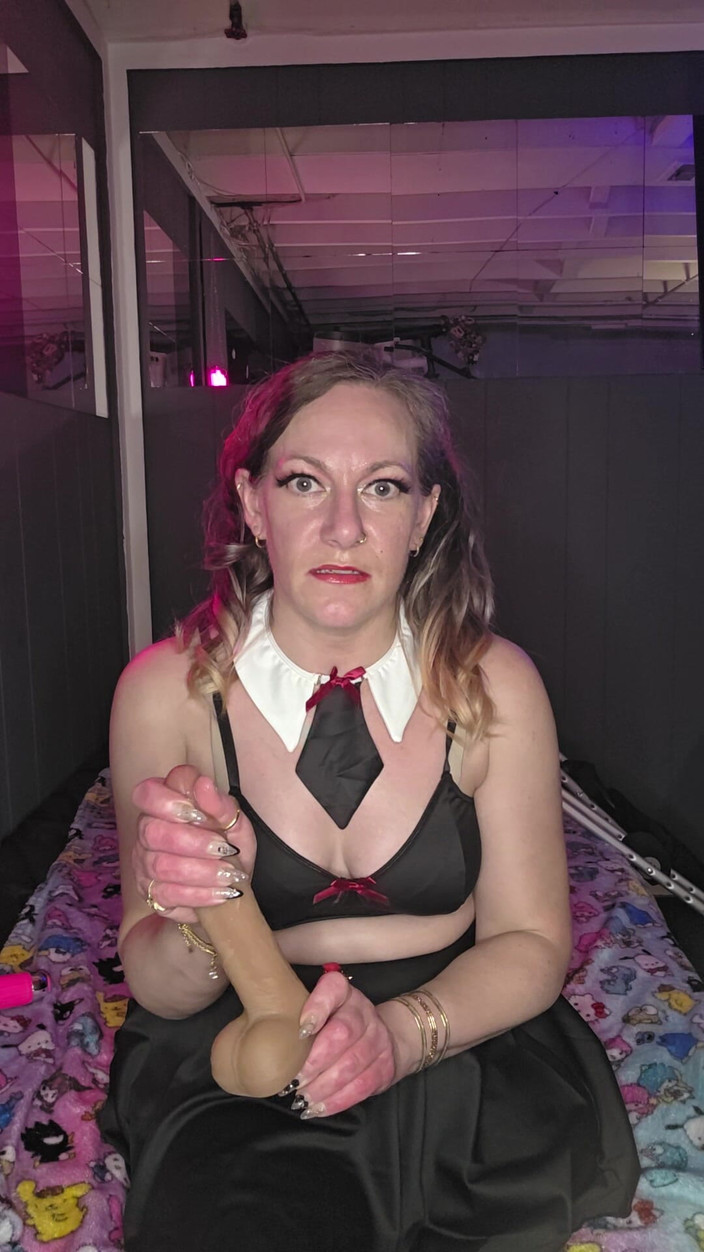 Lesley Love: JOI Amputee Girl Masterbating &amp; Cumming