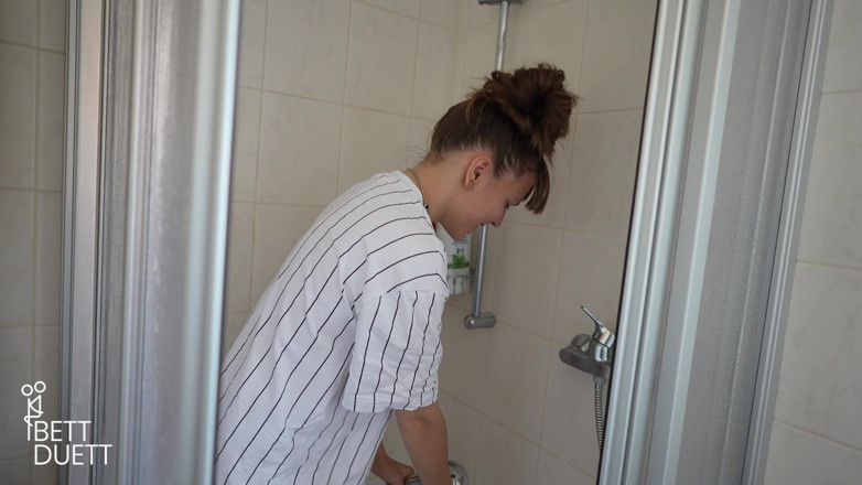 Bett Duett: Squirt Clip Interrupted by Two Men!