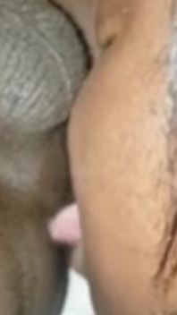 Succhia un grosso cazzo nero cavalcando il suo cazzo duro lamentoso orgasmi