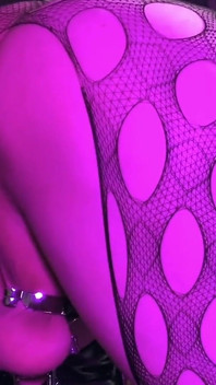 스팽킹 전에 관장과 젖을 받는 케이지 Sissy
