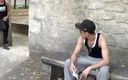 Sneaker gay: Heterosexual árabe twink sumiso perdido a las zapatillas de musculoso