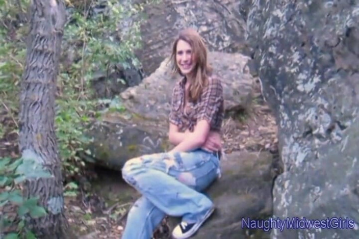 NaughtyMidwestGirls: Aubrey Lee - Babysitter Outdoor Blowjob