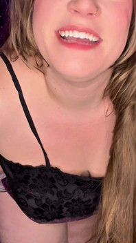 Câlins avec sa belle-mère poilue
