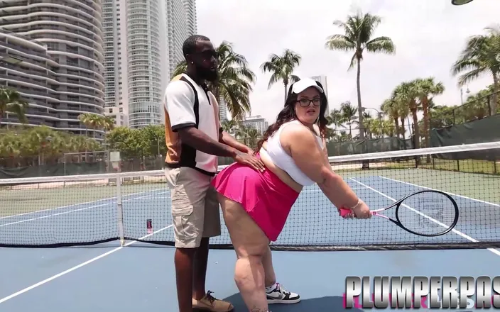 Plumper pass: Peluş dolgun luna lark tenis yaptıktan sonra büyük zenci yarağının...