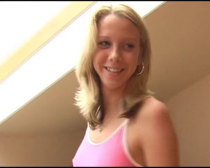 Enjoy German porn: Perfektní německá blonďatá holka šuká ve vaně