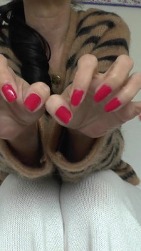Red Fingernails JOI část 1, Představila Lady Victoria Valente