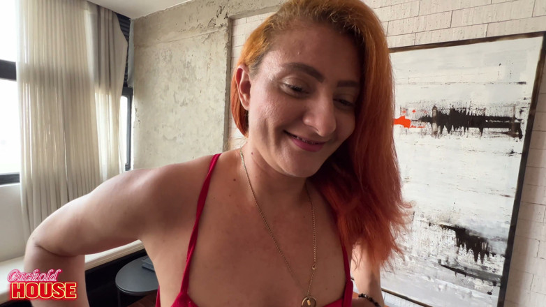 CuckoldHouse: Nenasytná vdaná žena šukaná do zadku v paroháčském domě s manželovým svolením