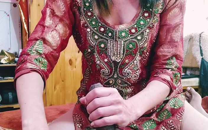 Bolly Karma: Futai cu o mamă sexy pofticioasă