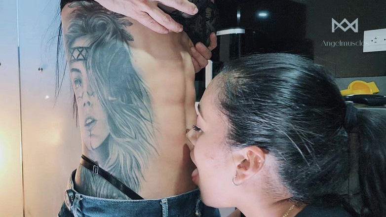 Angelmuscles: Tantangan Memasak Siapa Yang Memiliki Abs Terkuat?