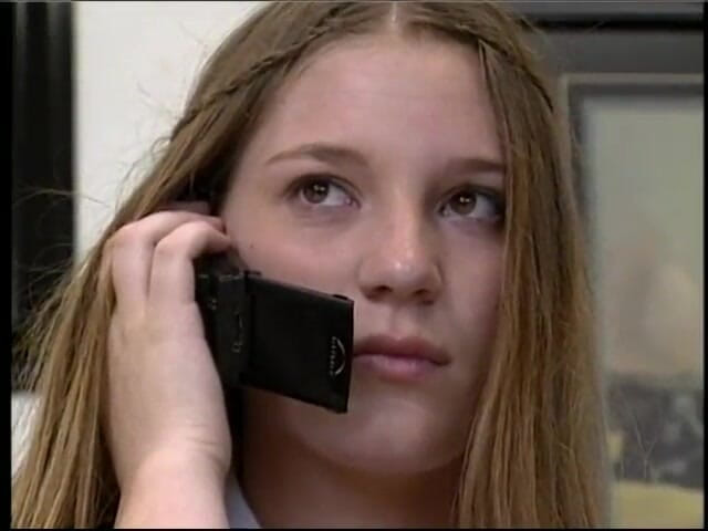 Dangerous Teens: 角質の十代が彼女のタイトな滑り砲撃