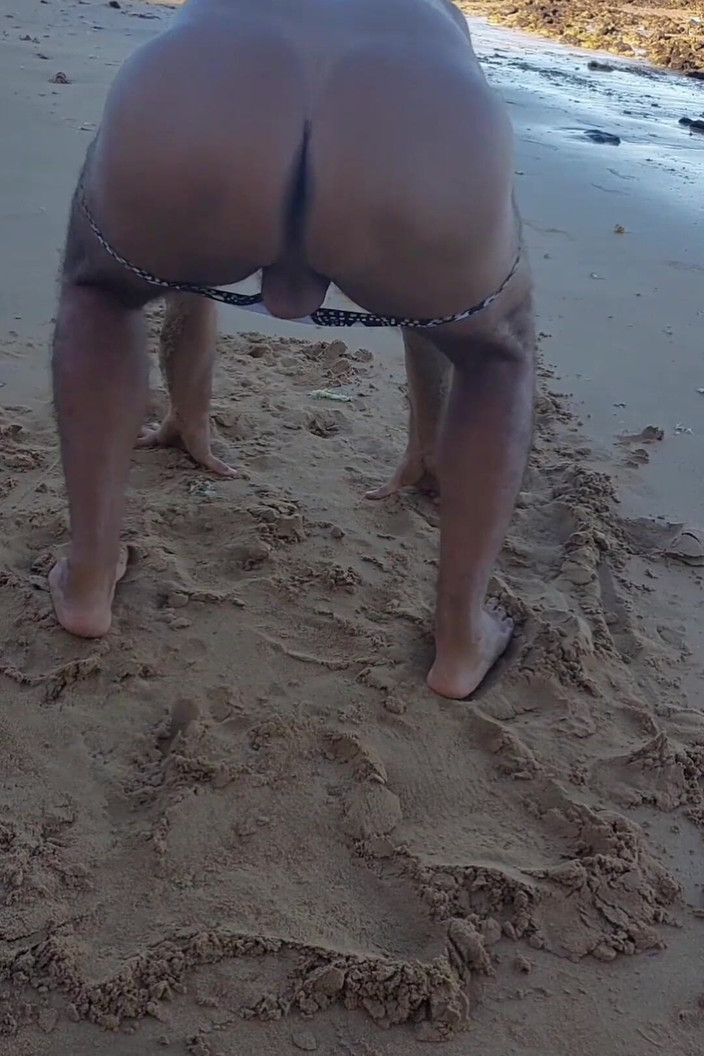 Ladysilvas: 해변에서 스트립쇼하는 Ladysilva 핫한 후장