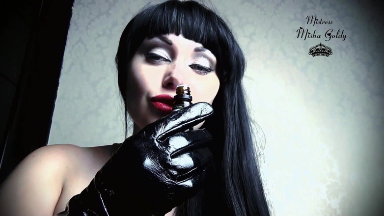 Goddess Misha Goldy: Po$ppers - instrucțiuni de masturbare și cei