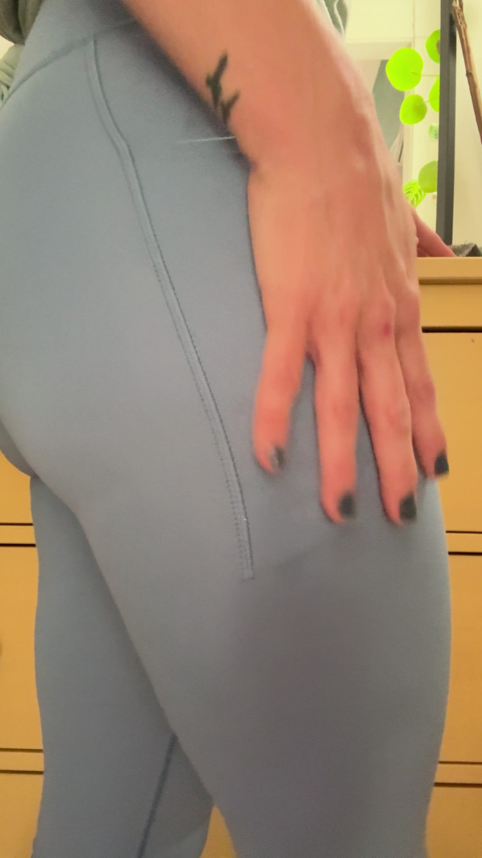 Autumn Valentine: Chatte en sueur en lycra lycra