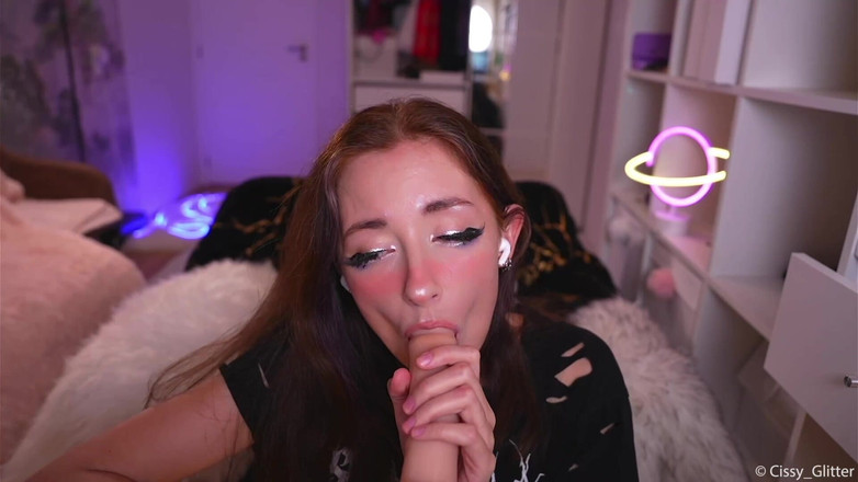 Cissy Glitter: Ahegao Obciąganie i jebanie cipki