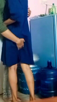 義兄はセクシーな義理の妹を説得し、二人きりになるとすぐに彼女とセックスを始めました。