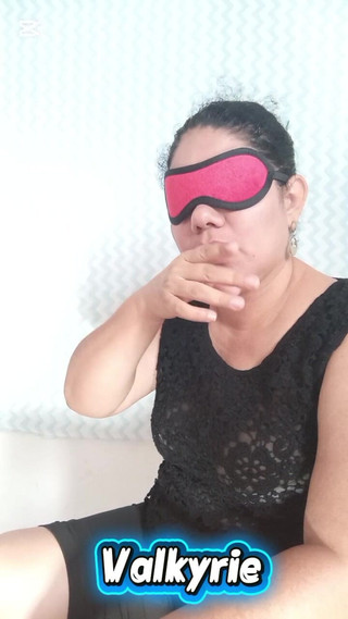 Valkyrie Blowjob and Deepthroat: Krásná dívka s hlubokým sáním v krku a maskou na...