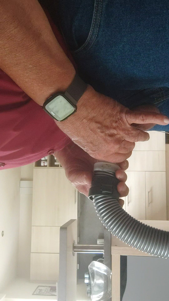 Karlchengeil: Kuyruktan Çıkarın Ve Elektrikli Süpürgenin Içine Yerleştirin