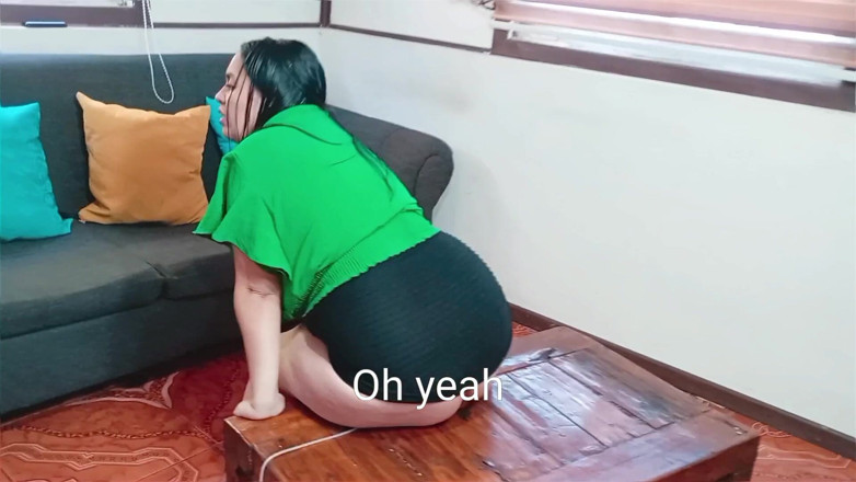 Kellyhotstepmom: Membantu Membersihkan Rumah, Tetapi Tanpa Seluar Dalam, Saya Meletakkan Dildo...