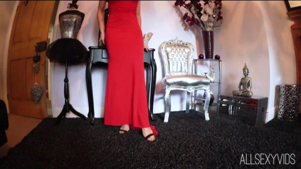 All Sexy Vids: Natalia kann nicht helfen, aber sei nackt in high heels