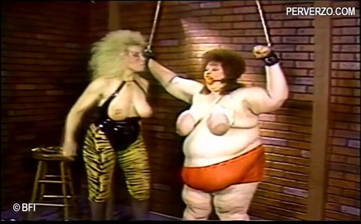 House of lords and mistresses in the spanking zone: Des grosses filles du dos se font dominer