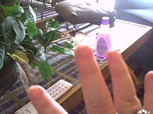 BBW nurse Vicki adventures with friends: Remove my toe and fingernail polish