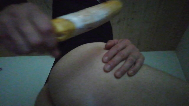 BDSM TS beginner: TS đút chuối vào đít