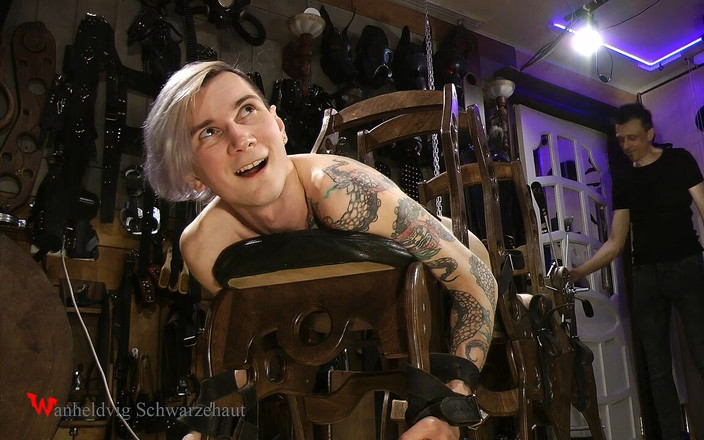 Wanheldvig: Nicky et test automatique de bastinado