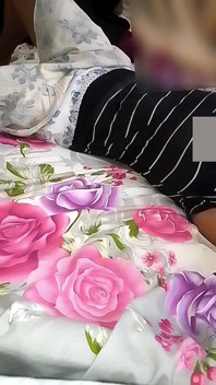 Komşu üvey kız kardeşinin kedisi taşınıyor