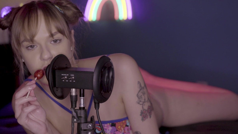 Rebecca Vanguard: Ekstremalne zbliżenie seksowna nastolatka zjada przekąski