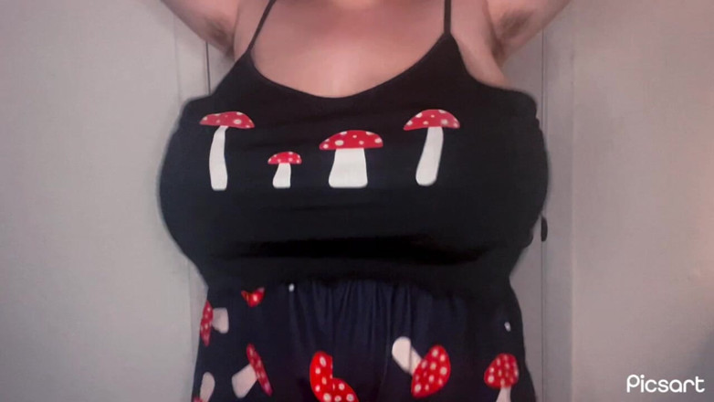 Mushroombitchx: Tit Bouncing and Jumping Jacks 2