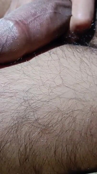 Masturbation avec une grosse bite monstrueuse énorme