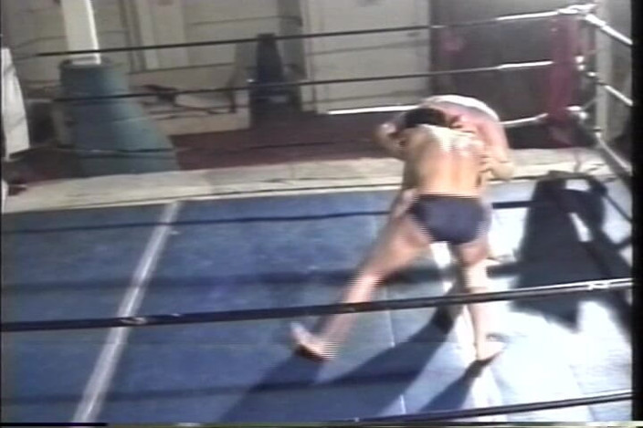 Gaylicious: Muscular Pretty Boy Gets Ass Stretched in Wrestling Ring