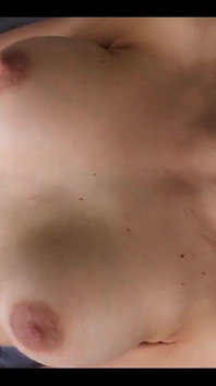 JOI s několika výstřiky na obličej