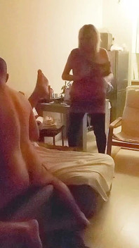 Trio cuckold bisex con moglie calda