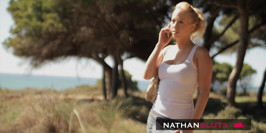 Nathansluts: 마른 Aliz를 위한 인정사정 없는 애널 드릴링