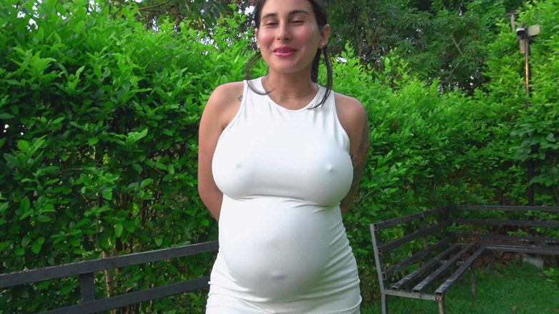 Jenifer Play: Reto En Un Parque, Chica Embarazada Acepta Ponerse Un Plug...