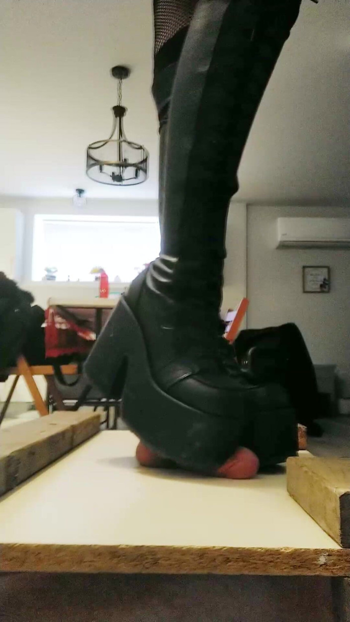 Miss jj chose: Demonia Over Knee Boots