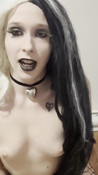 Goth-meisje smeekt je om haar te fokken