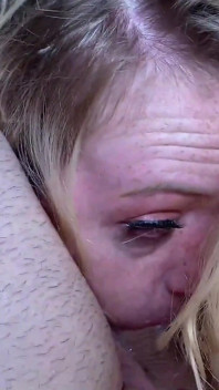Zuidelijke tiener Dixie Lynn ruige seks & papa pist in haar mond