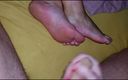 Anna Fire: La sua matrigna le ha permesso di sporcare i piedi